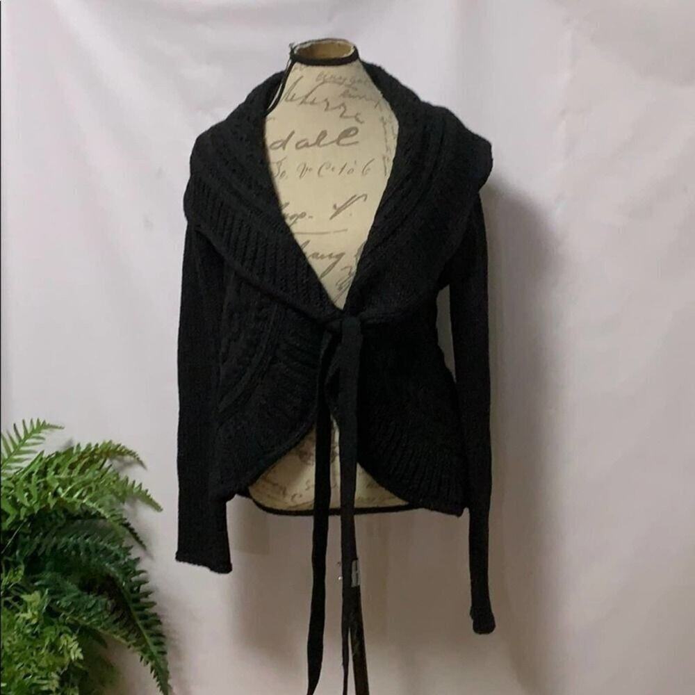 VERTIGO PARIS KNIT TIE FRONT BLACK SWEATER SIZE M‎